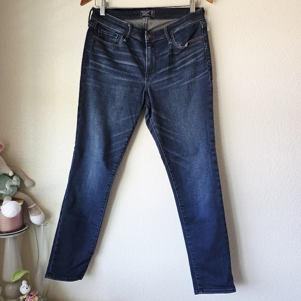 A&F Harper Low rise Super Skinny Jean 29 Short